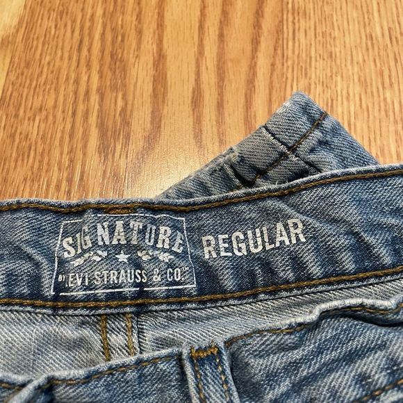 Levi’s Signature Blue Thrashed Jeans Fraying Mens Size 31 x 28.5 Grunge Style - Picture 13 of 16